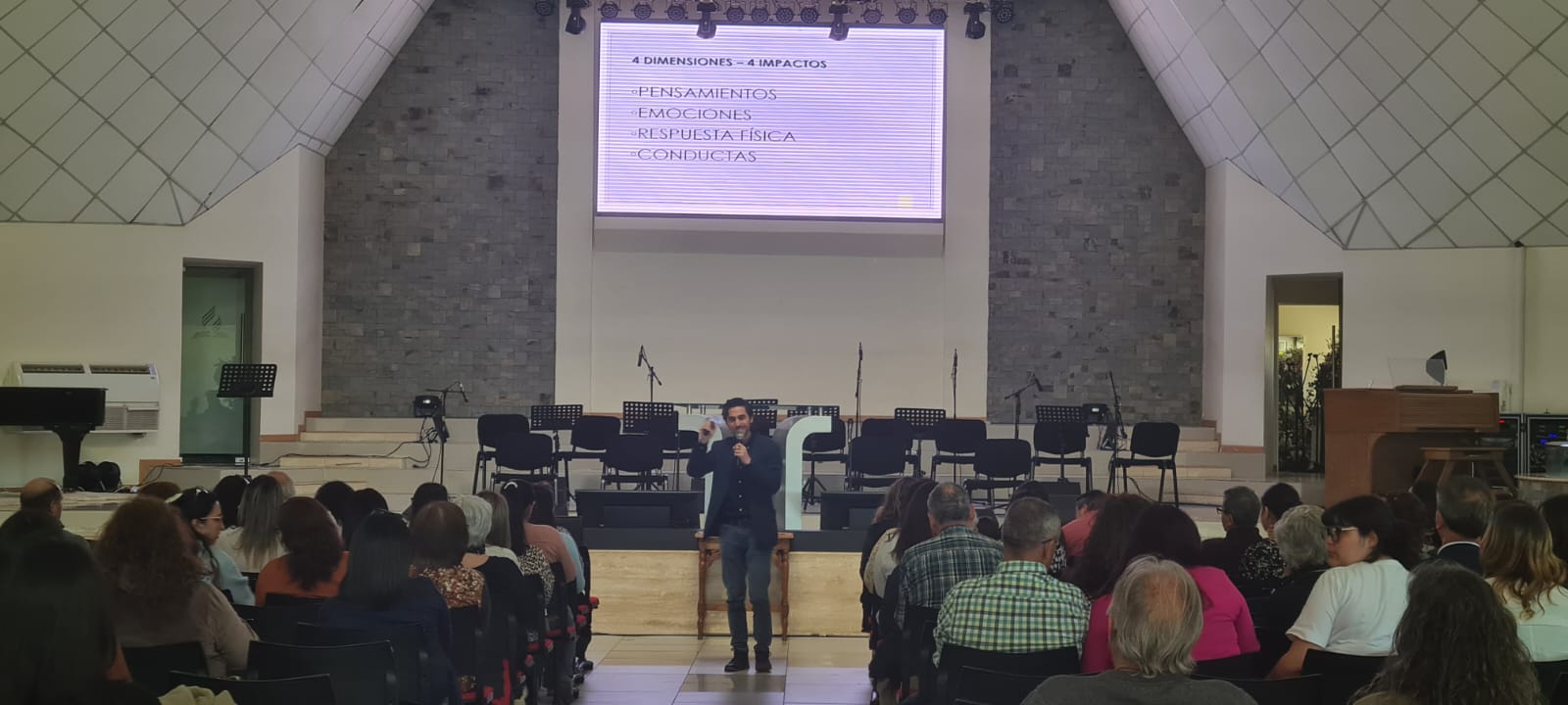 Charla ante auditorio